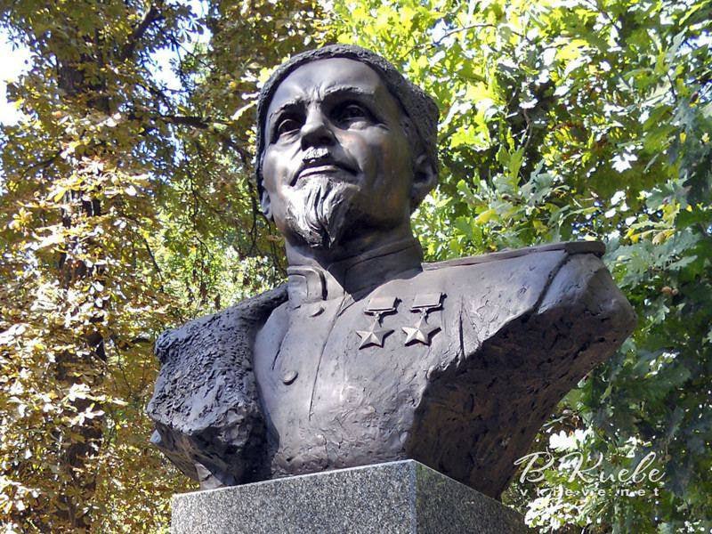 Подробнее о статье In Kiev, they decided to dismantle a monument to the partisan commander, twice Hero of the Soviet Union Sidor Kovpak