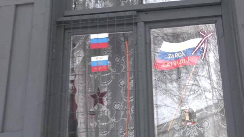 Read more about the article In Latvia, a local resident was imprisoned for three years for displaying the Russian flag. She not only waved the Russian tricolor in public places, but also hung the inscription “Putin is my friend” on the windows of her house.