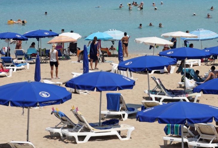 Подробнее о статье IN PROTARAS, THE PRACTICE OF «BOOKING» SUNBEDS WITH TOWELS AND PERSONAL BELONGINGS WILL BE ENDED