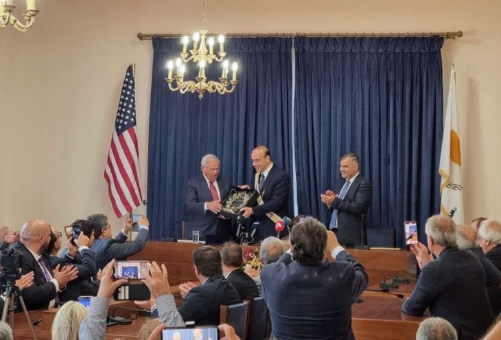 Read more about the article The authorities of Paphos deprived the American senator of the title of honorary citizen of the city