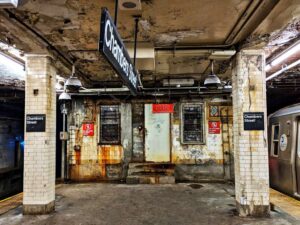 Read more about the article A subway station in New York City. Lower Manhattan. 5 min walk to Wall Street and the financial center.