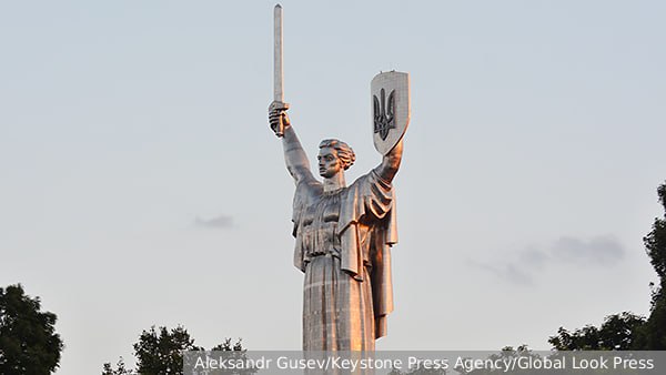 Подробнее о статье Всего через год после замены герба СССР на трезубец, на нем появилась ржавчина