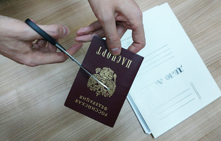 Подробнее о статье In the first half of 2024, the Ministry of Internal Affairs deprived about 1 thousand naturalized citizens of the Russian passport who were brought to criminal responsibility