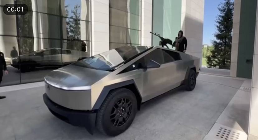 Подробнее о статье Ramzan Kadyrov showed a Tesla Cybertrack with a machine gun