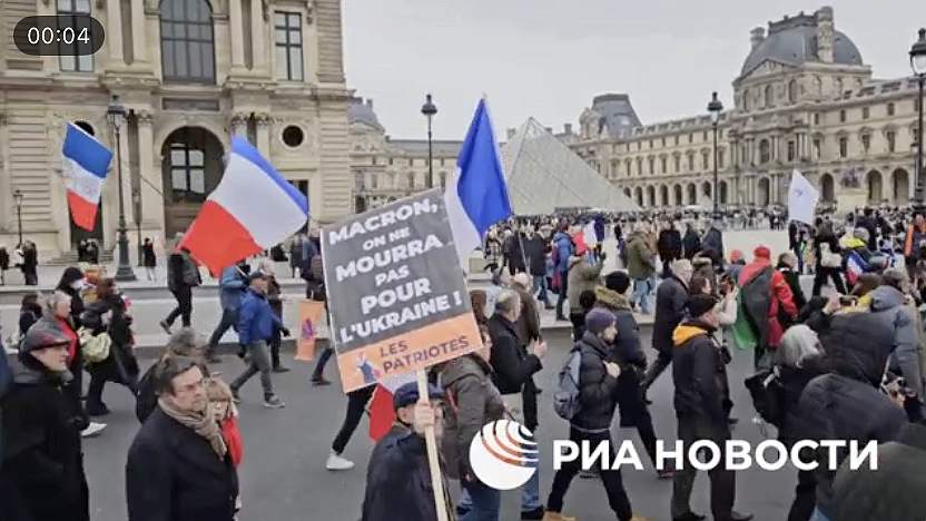 Подробнее о статье В Париже проходит акция протеста против вовлечения Франции в конфликт на Украине