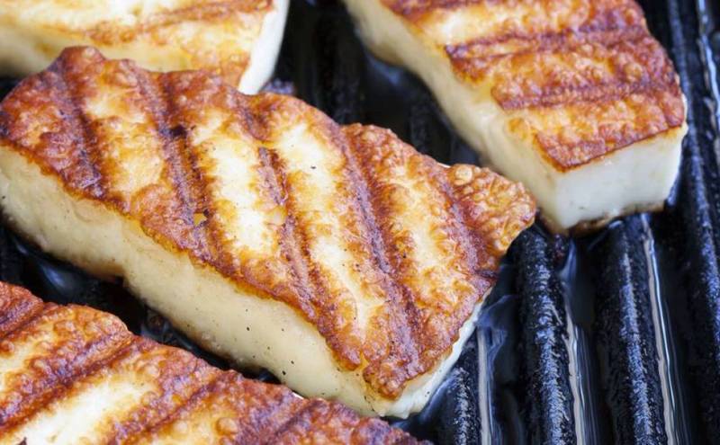 Read more about the article Inspections revealed non-compliance with halloumi production standards in Cyprus