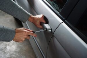 Подробнее о статье В Лимассоле обворовали автомобиль полицейского