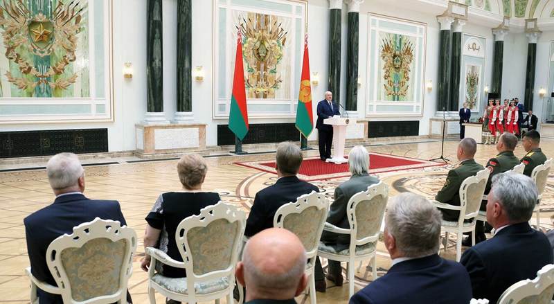 Подробнее о статье Лукашенко призвал военных перестать оправдываться за учения Запад-2025