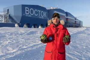 Подробнее о статье Российские полярники собрали урожай жёлтых и красных арбузов в Антарктиде