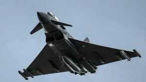 Подробнее о статье Министр обороны Британии сообщил о 230 часах полётов с базы Акротири