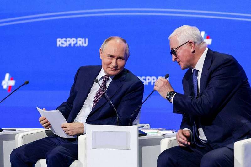Подробнее о статье Путин попросил бизнес сделать добровольные взносы на СВО