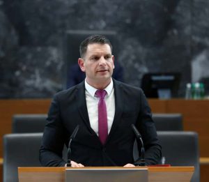 Подробнее о статье Зоран Стеванович пообещал, что проведёт референдум о выходе Словении из НАТО