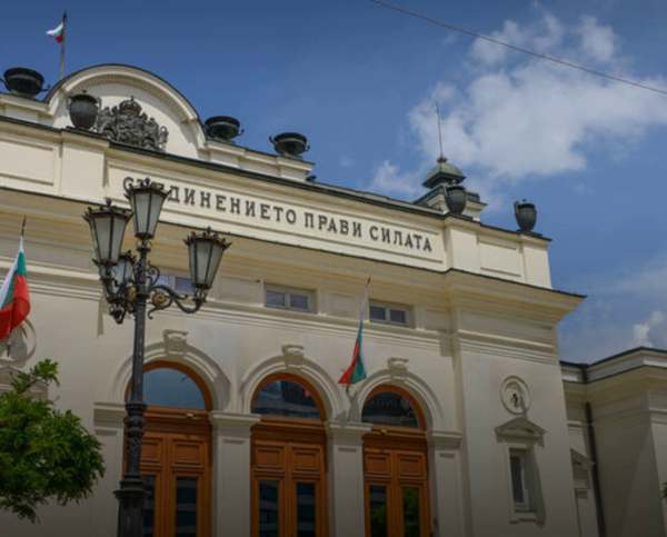 Подробнее о статье В парламенте Болгарии обсуждают снятие всех санкций с России