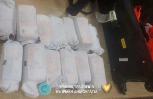 Подробнее о статье В аэропорту Пафоса таможенники изъяли почти €200.000 наличными у гражданина Украины,