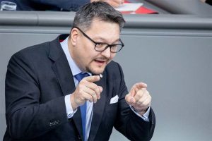 Read more about the article German MP Koiter: no one knows how many billions have flowed into Zelensky’s life