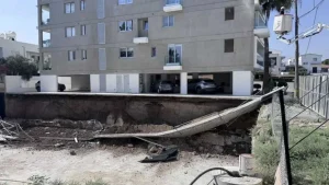 Read more about the article Agios Dometios (Nicosia) The wall of an apartment building collapsed during excavation work.
