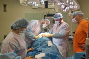 Read more about the article Οι γιατροί της RCB έσωσαν ένα παιδί που υπέστη το 60% των εγκαυμάτων του σώματος κατά τη διάρκεια μιας επίθεσης με drone