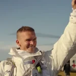 Российский экстремал Сергей Бойцов установил рекорд, совершив прыжок с высоты 11,5 км.
