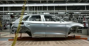 Read more about the article Η Ρωσία σχεδιάζει να αυξήσει το μερίδιο των εγχώριων αυτοκινήτων στην αγορά στο 80% έως το 2035