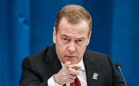 Подробнее о статье Дмитрий Медведев о российском ответе на пиратство стран НАТО