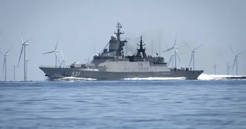 Подробнее о статье Российский корвет «Сообразительный» выпустил две красные сигнальные световые ракеты в сторону датского вертолёта и предотвратил провокацию