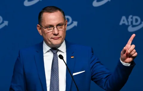 Подробнее о статье Сопредседатель партии Альтернатива для Германии Тино Хрупалла предупреждает о «европейском самоубийстве по частям»