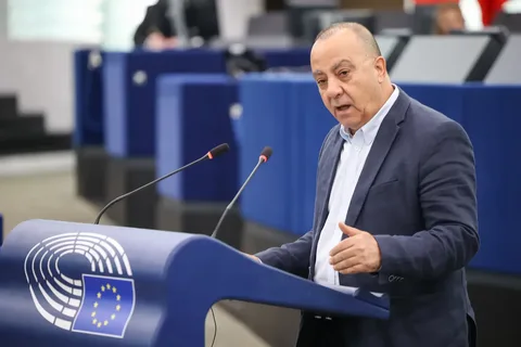 Подробнее о статье Евродепутат от партии АКЕЛ Йоргос Георгиу обвинил ЕС в двойных стандартах по отношению к Израилю и России