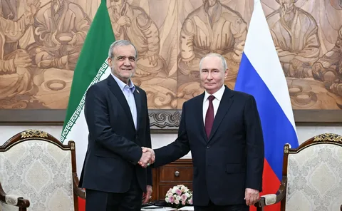 Подробнее о статье Встреча Владимира Путина и Масуда Пезешкиана прошла на полях саммита ШОС