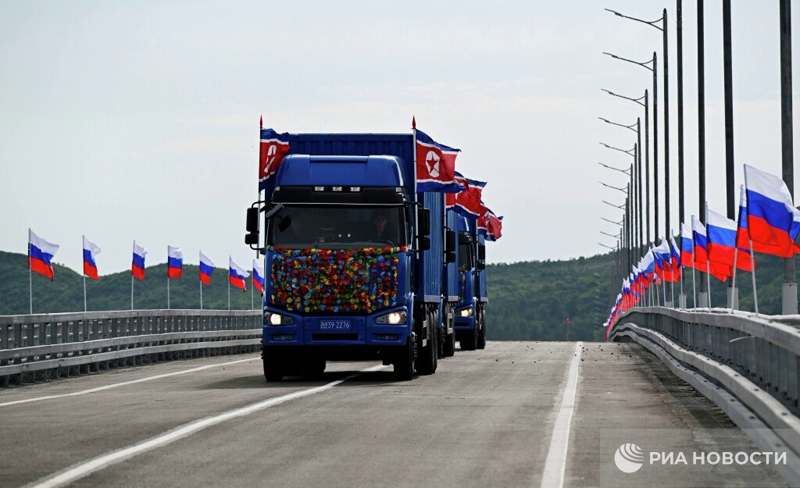 Подробнее о статье 🇷🇺🇰🇵 Открыт автомобильный мост между Россией и КНДР