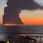 Δεξαμενόπλοιο συνδεδεμένο με την Κύπρο πήρε φωτιά στα ανοιχτά του Σότσι μετά από επίθεση μη επανδρωμένων