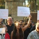 Κύπριοι εκπαιδευτικοί πραγματοποίησαν διαμαρτυρία έξω από το Προεδρικό Μέγαρο